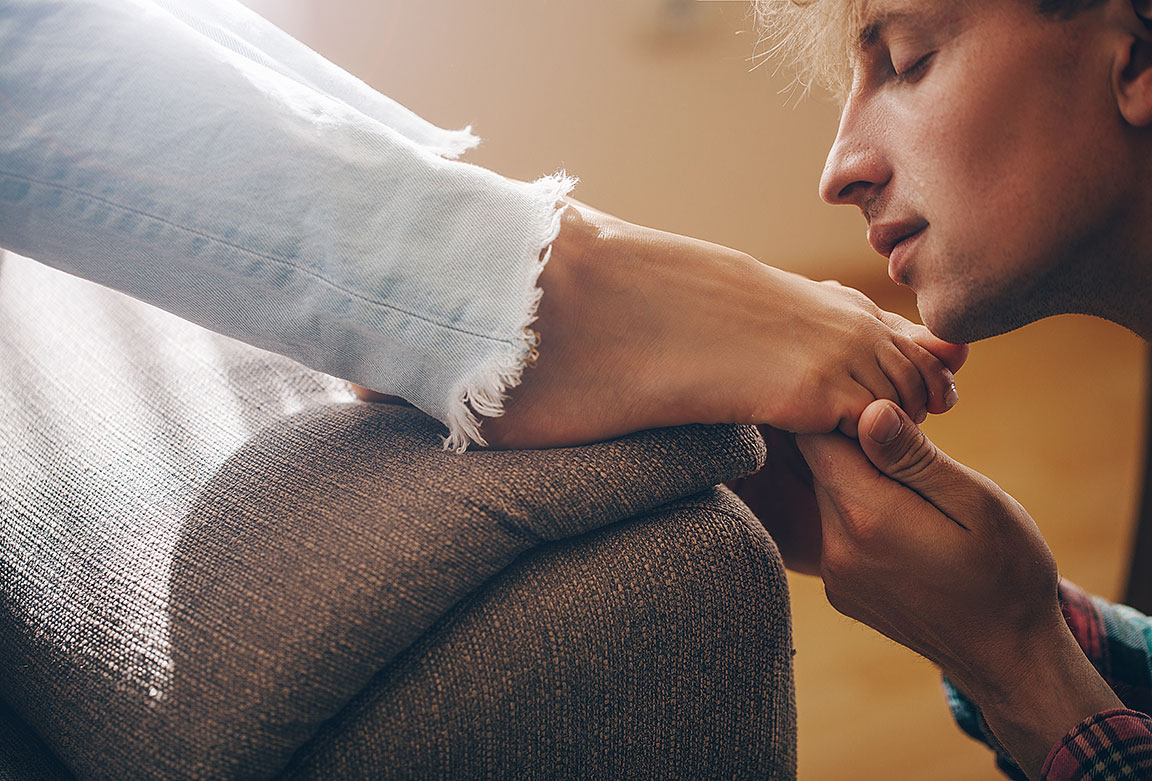 Fußfetisch: Sinnliche Fußerotik und heißer Sex mit Füßen - ErotikBlitz
