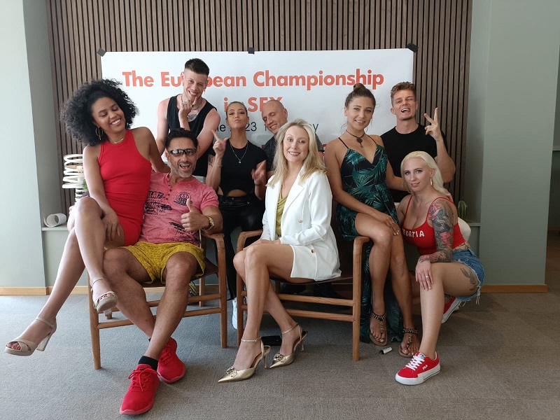 Erste Kandidaten der Sex-EM sind in Schweden eingetroffen und kämpfen um den Titel im Matratzensport.