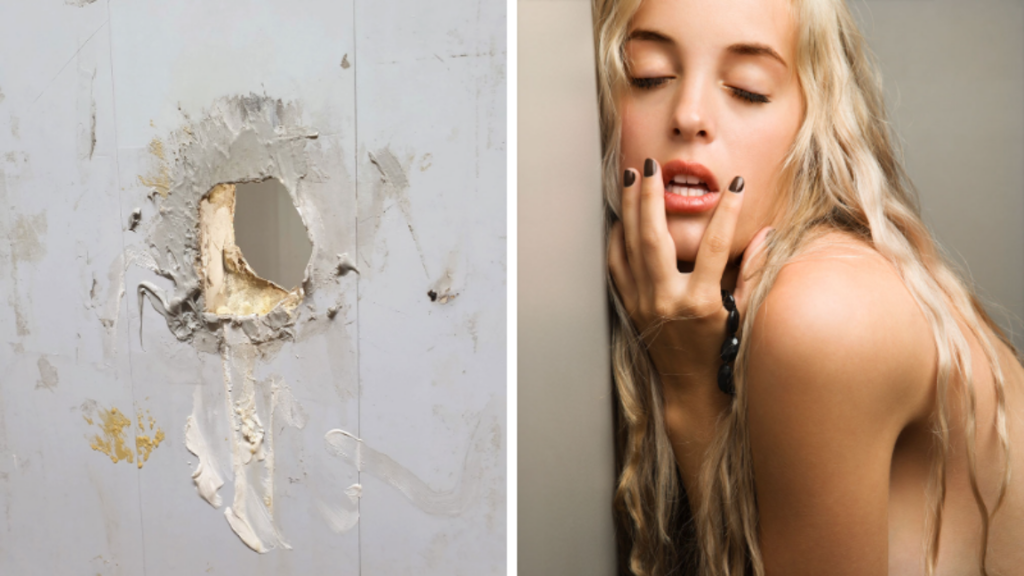 Nackte blonde Frau hinter Glory Hole