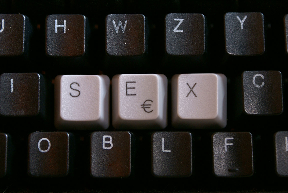 Schwarze Tastatur mit S E X Tasten in weiß
